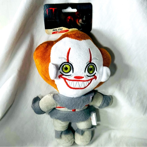 NWT Squeaky Plush Fetch For Pets Dog Toy Horror IT Pennywise Clown Stephen King - Picture 1 of 2